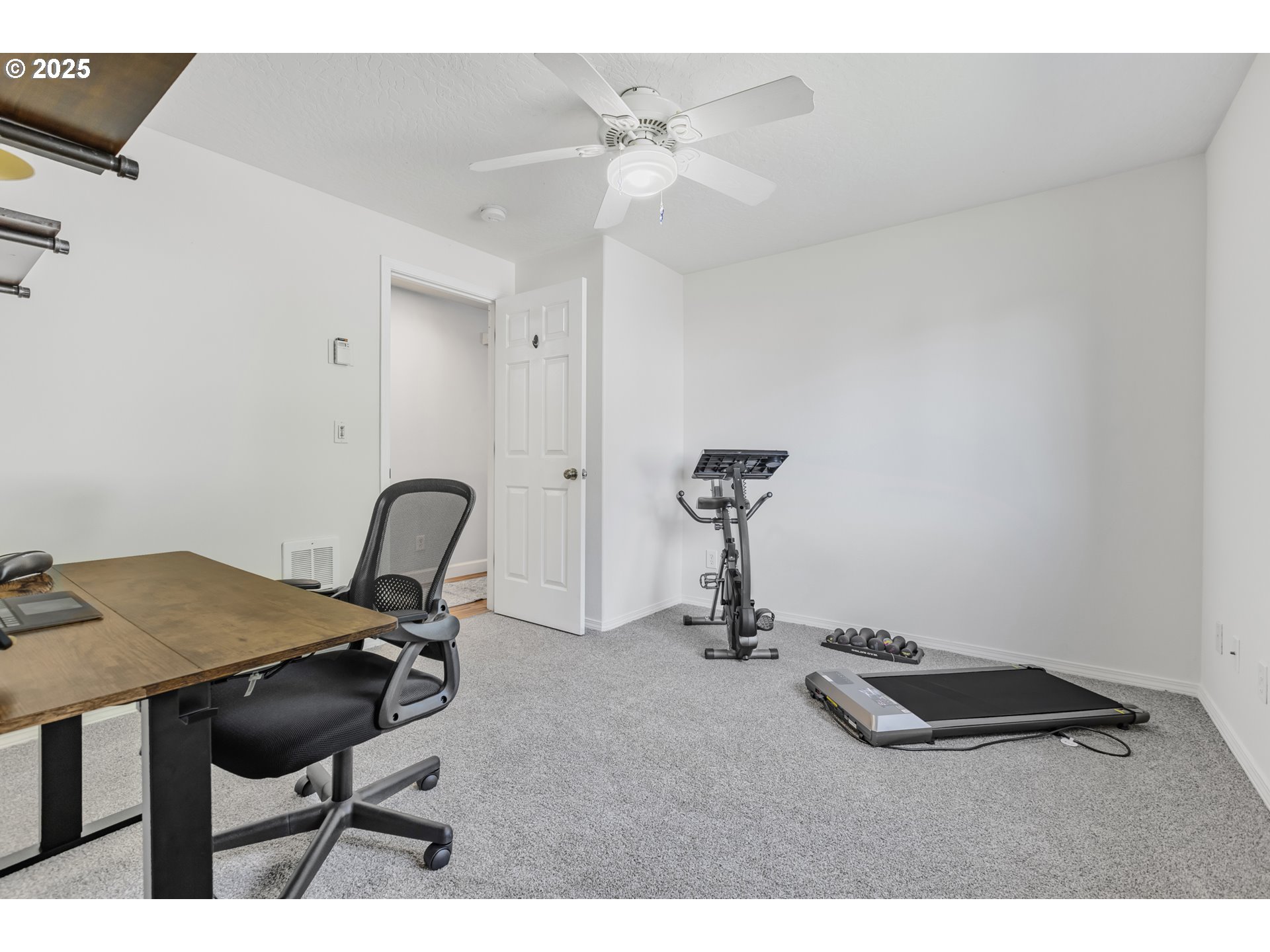 1580 South 60th Street Springfield, OR 97478 - Photo 21 of 36 a room with gym equipment and a table