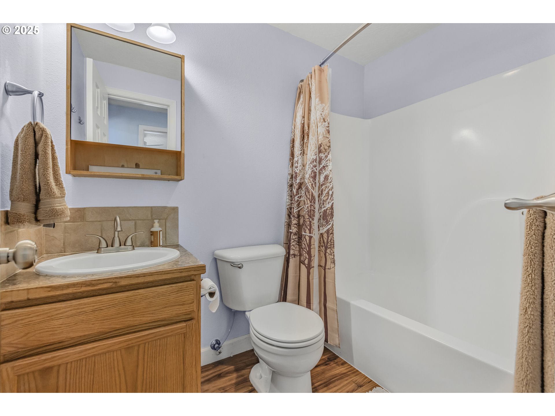 1580 South 60th Street Springfield, OR 97478 - Photo 22 of 36 a bathroom with a sink a toilet and shower