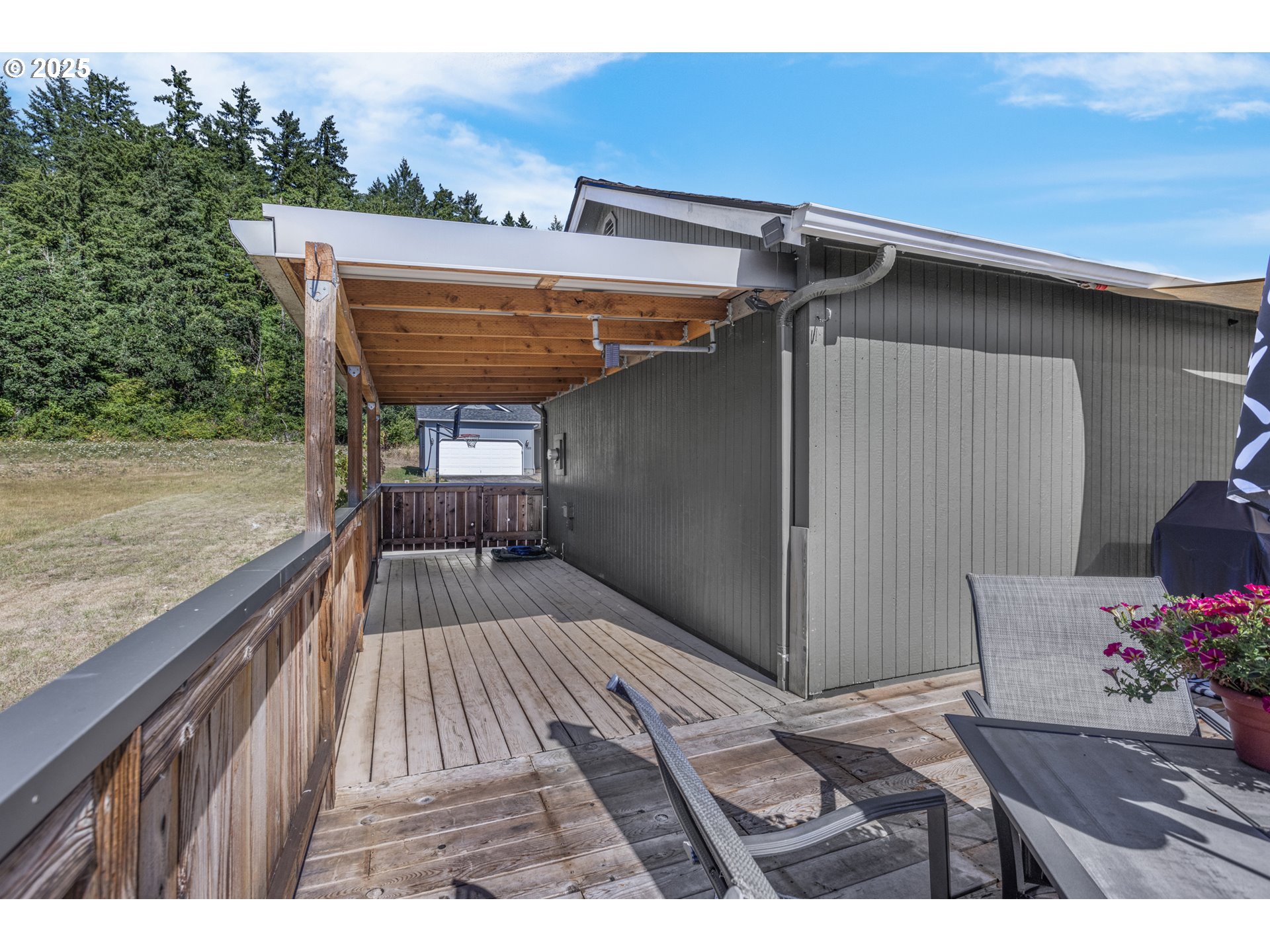1580 South 60th Street Springfield, OR 97478 - Photo 33 of 36 a view of outdoor space and yard