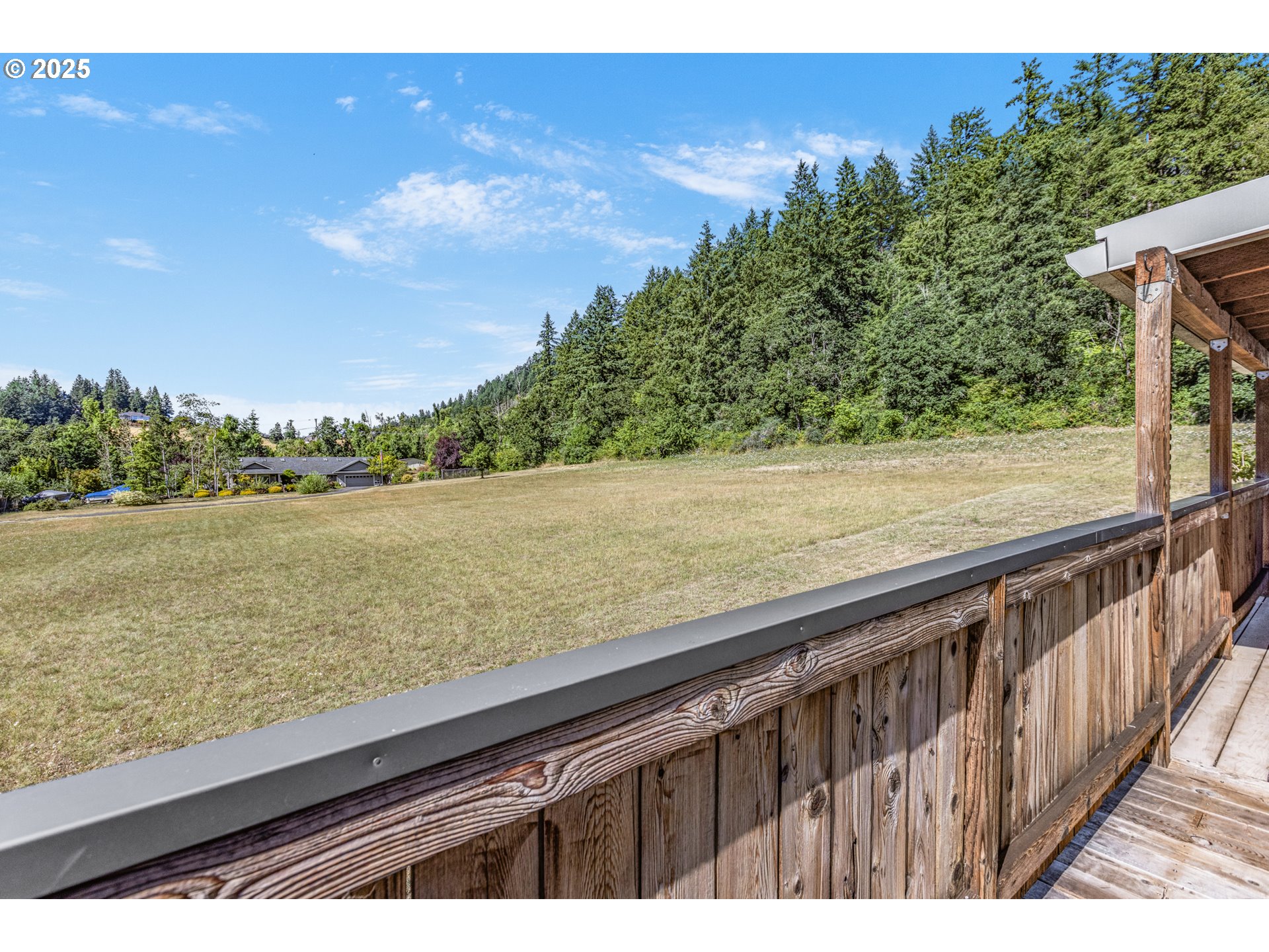 1580 South 60th Street Springfield, OR 97478 - Photo 4 of 36 a view of ocean from a balcony
