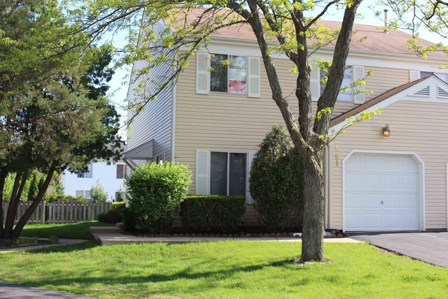 461 Minnesota Circle Carol Stream, IL 60188 - Photo 2 of 15 a front view of a house with a yard and garage