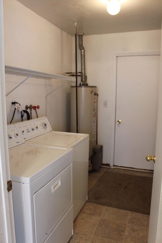 461 Minnesota Circle Carol Stream, IL 60188 - Photo 15 of 15 a utility room with dryer and washer