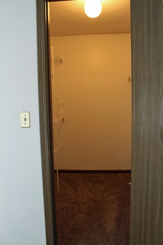 461 Minnesota Circle Carol Stream, IL 60188 - Photo 10 of 15 a view of a small space