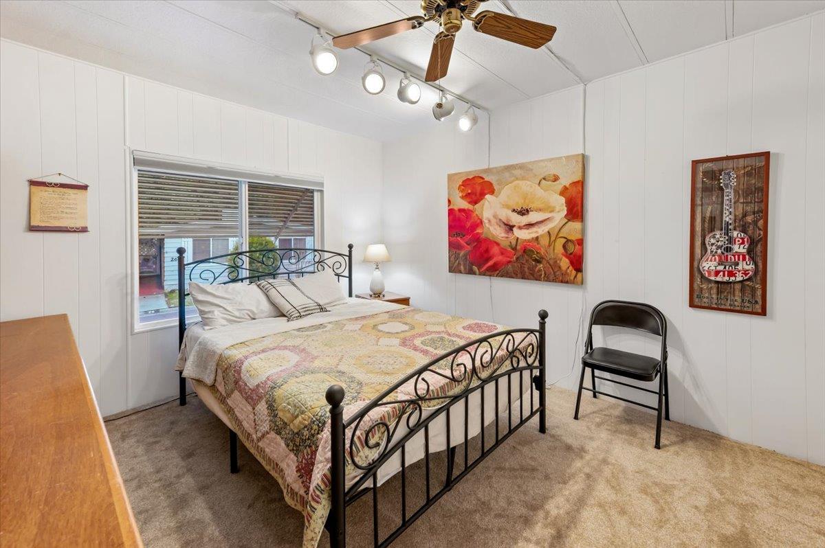 27 Primrose Lane Grass Valley, CA 95945 - Photo 20 of 44 a bedroom with a bed and a painting on the wall