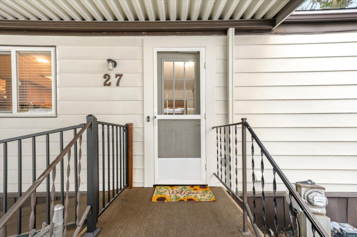 27 Primrose Lane Grass Valley, CA 95945 - Photo 28 of 44 a view of a balcony