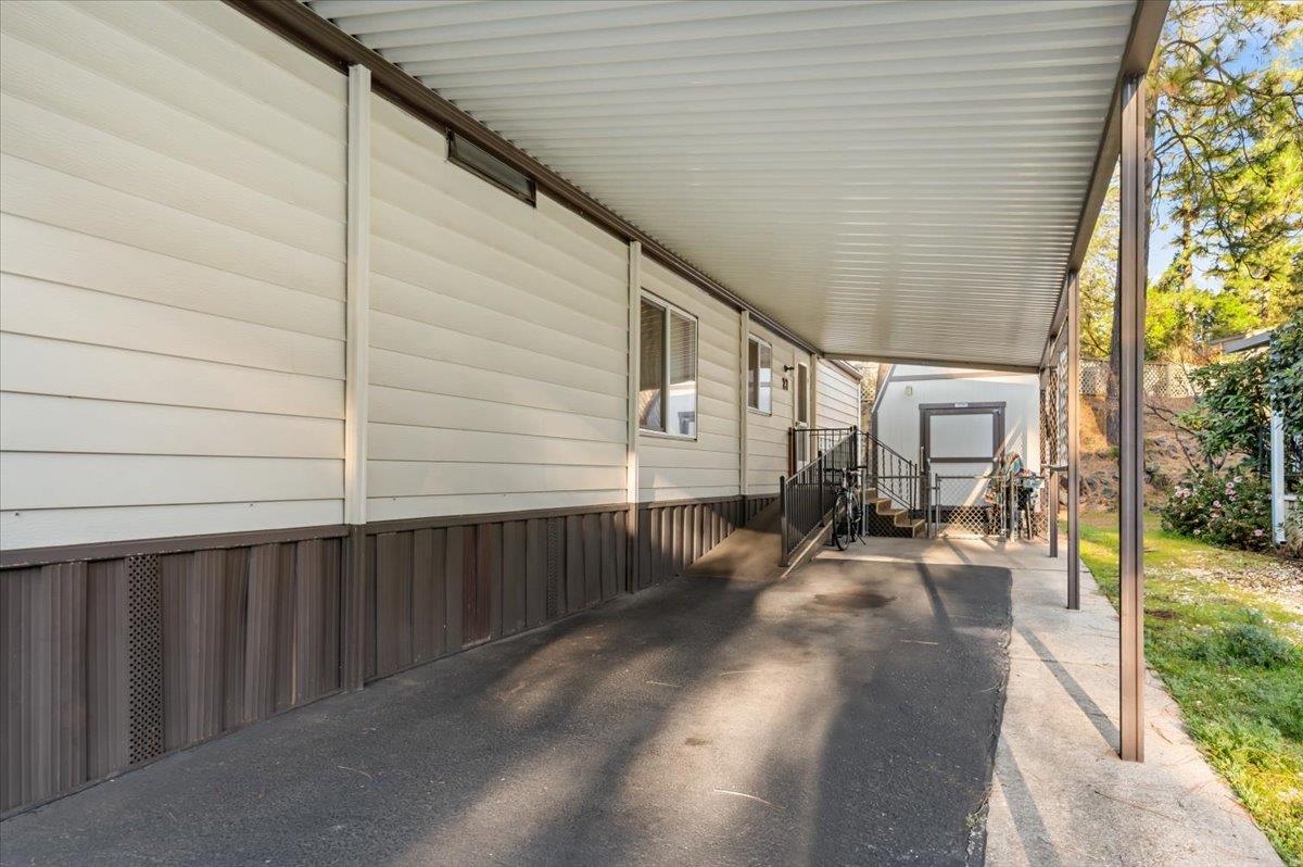 27 Primrose Lane Grass Valley, CA 95945 - Photo 29 of 44 a view of a back yard of the house