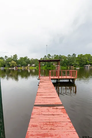 a park with water view and city view