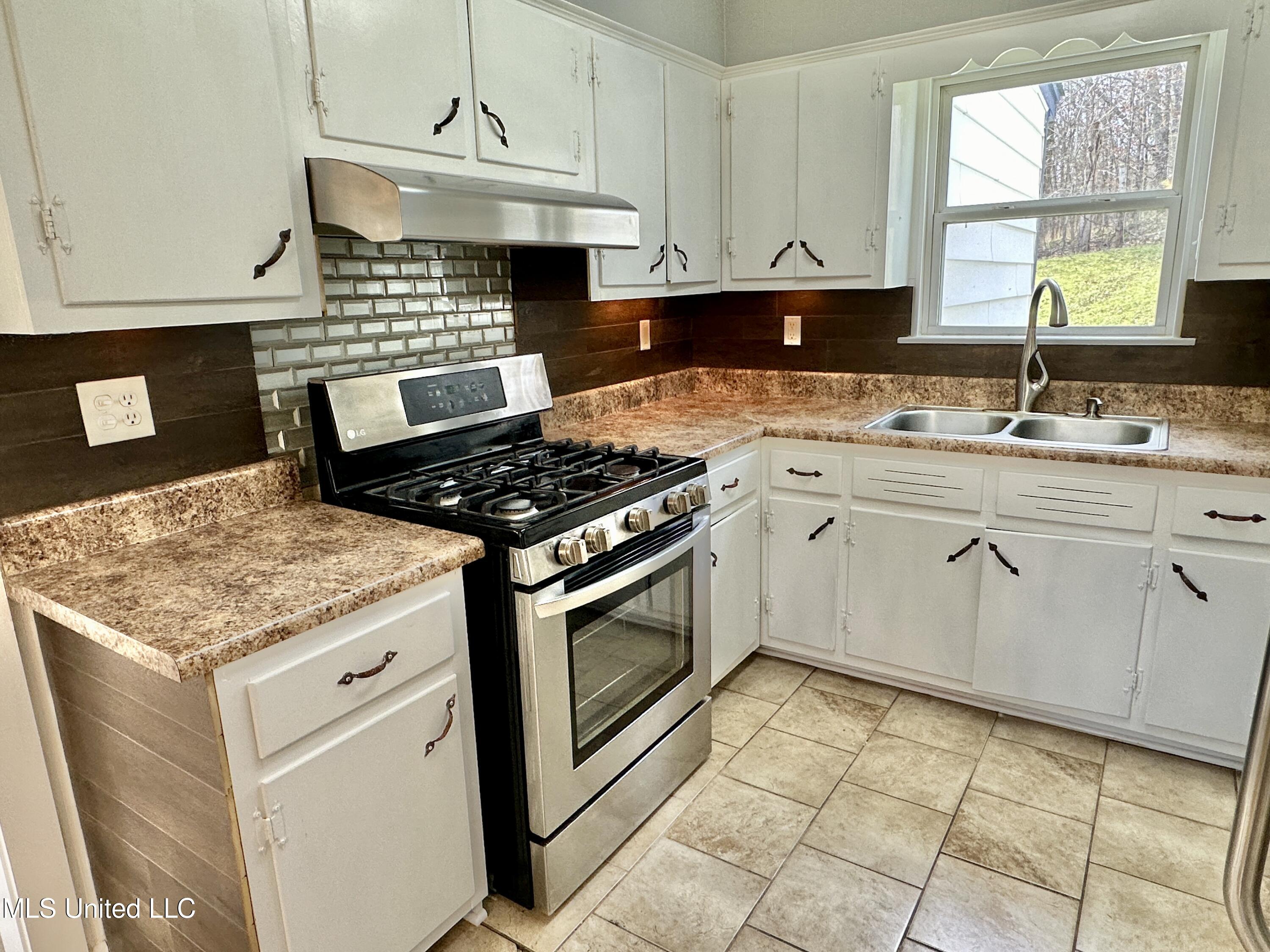 5559 McCracken Road Hernando, MS 38632 - Photo 10 of 21 Kitchen