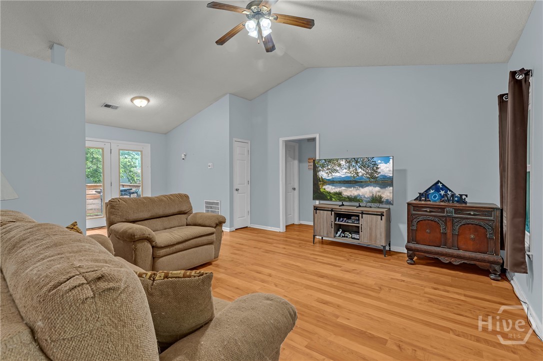 202 Stag Road Springfield, GA 31329 - Photo 6 of 29 Living Room