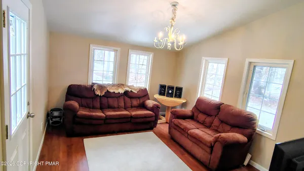 $242,500 | 85 Cedarwood Terrace, Lake Ariel, PA 18436