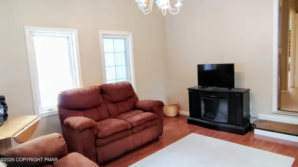 $242,500 | 85 Cedarwood Terrace, Lake Ariel, PA 18436