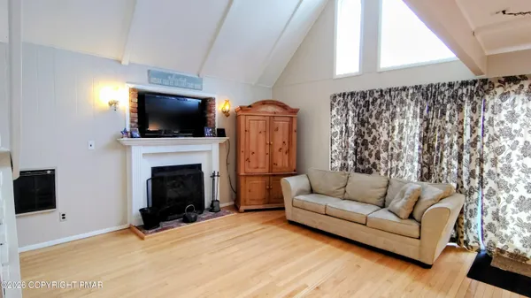 $242,500 | 85 Cedarwood Terrace, Lake Ariel, PA 18436