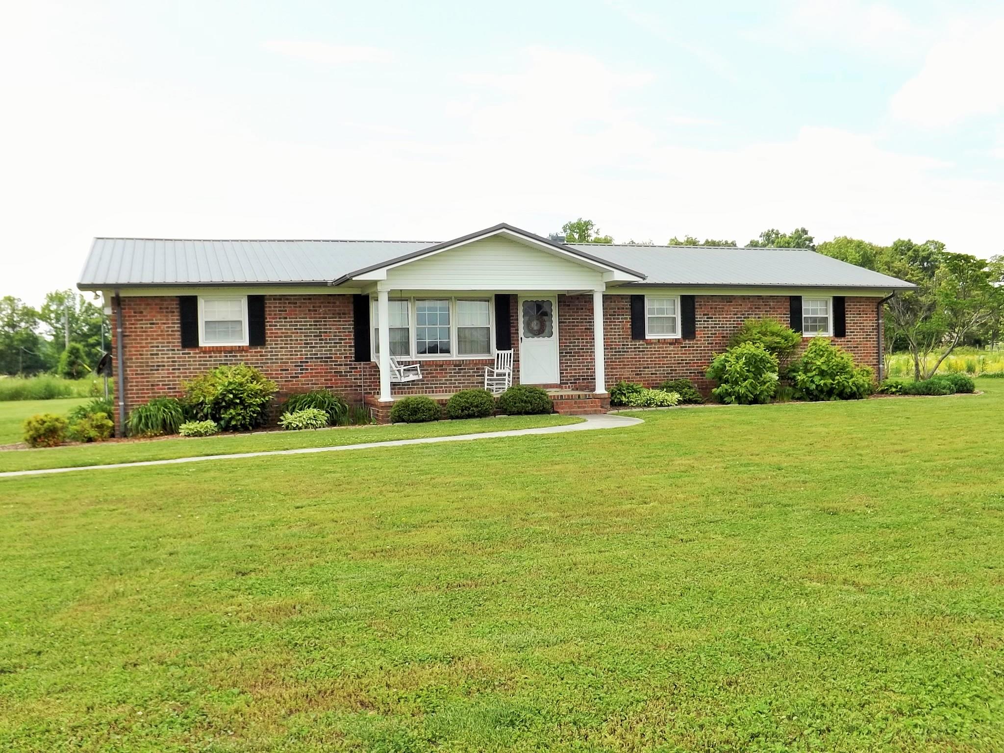 154 Hodge Road Manchester, TN 37355 - Photo 1 of 20 a front view of house with yard and green space