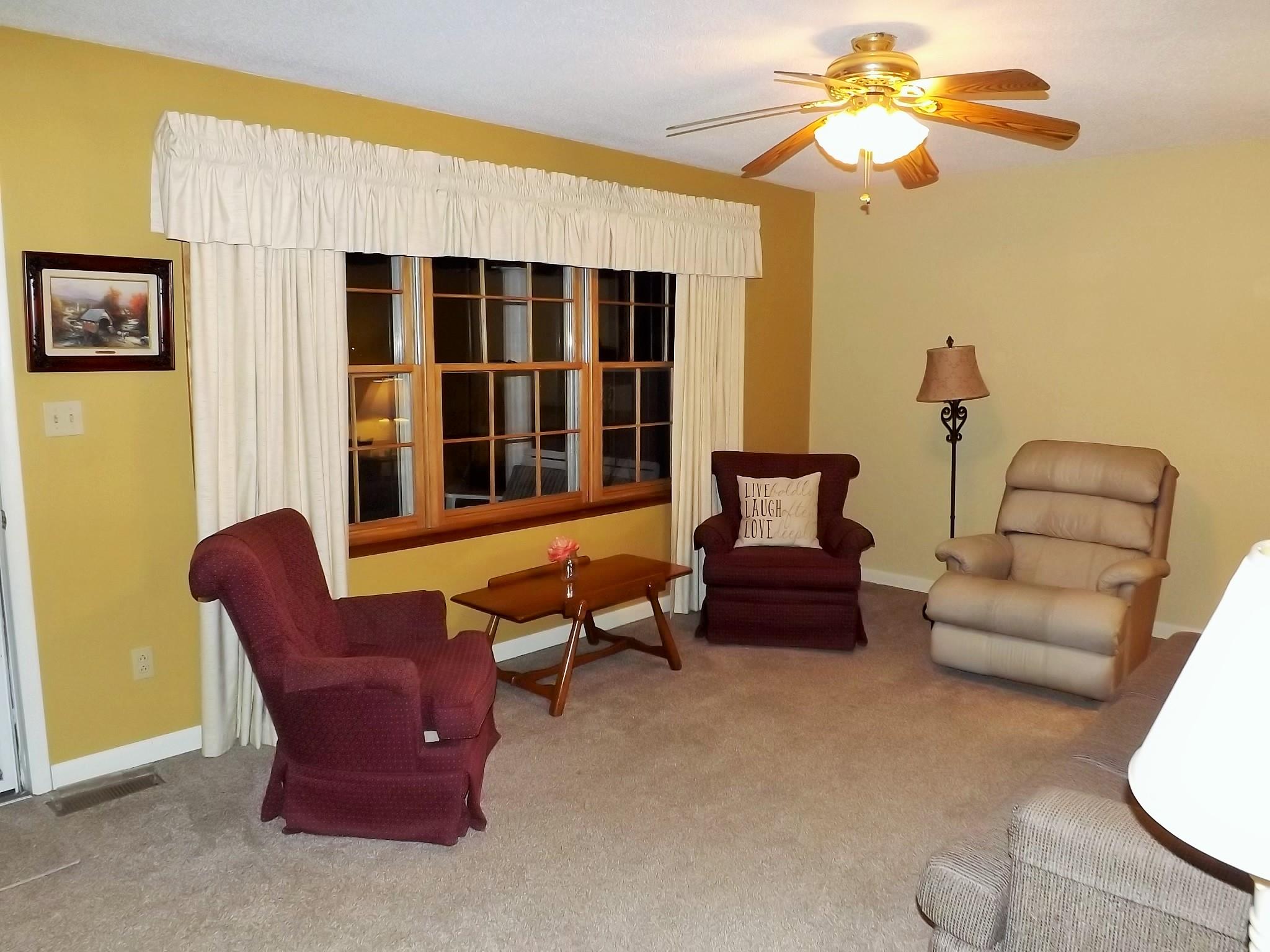 154 Hodge Road Manchester, TN 37355 - Photo 7 of 20 a living room with furniture and a window