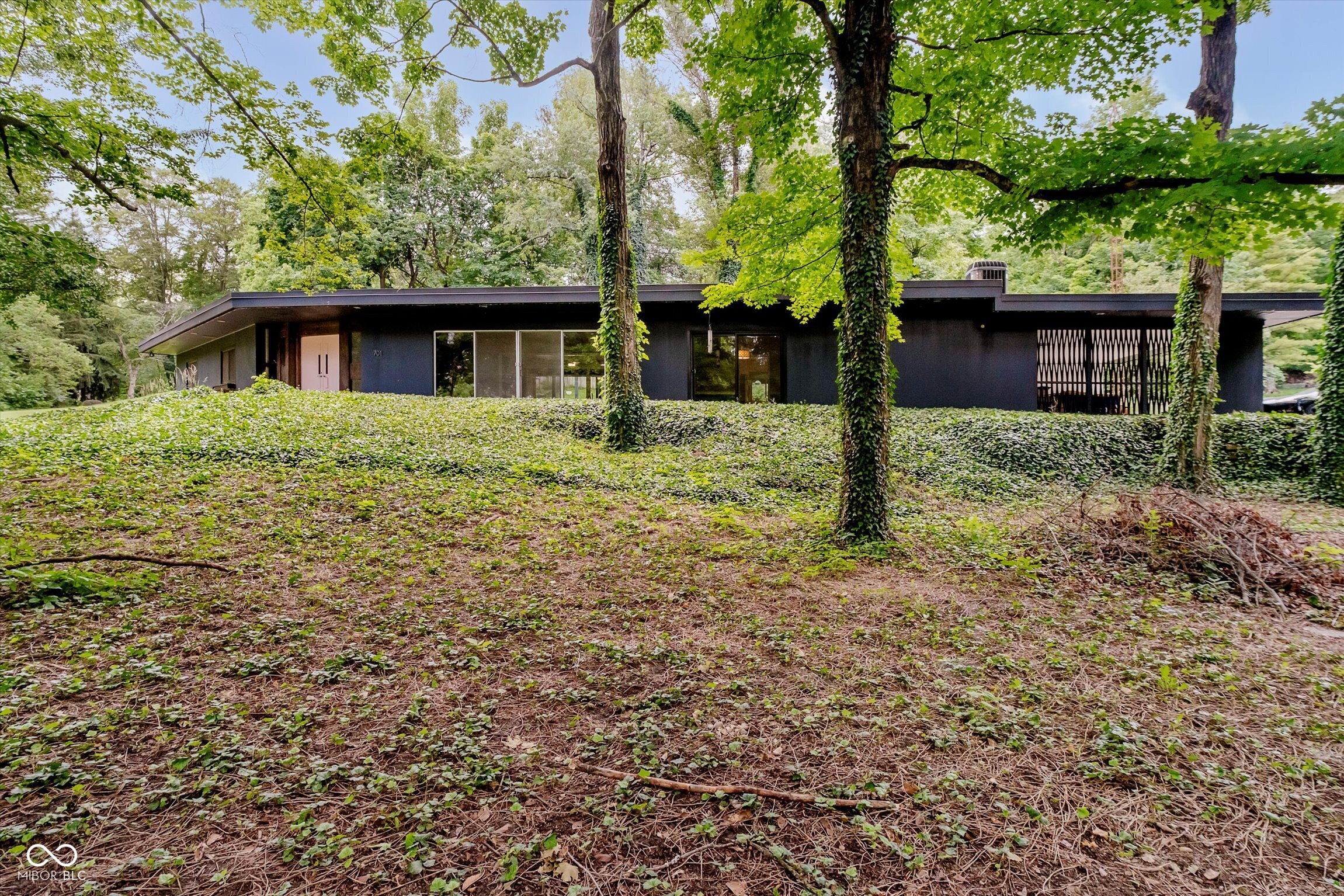 701 Hawthorn Road New Castle, IN 47362 - Photo 2 of 32