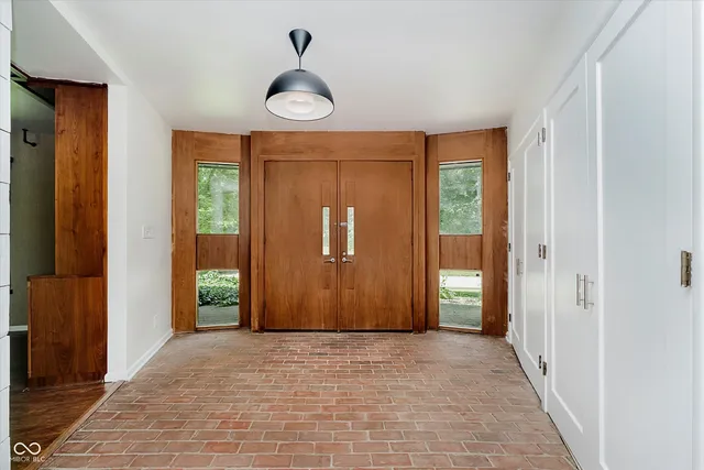 $395,000 | 701 Hawthorn Road, New Castle, IN 47362