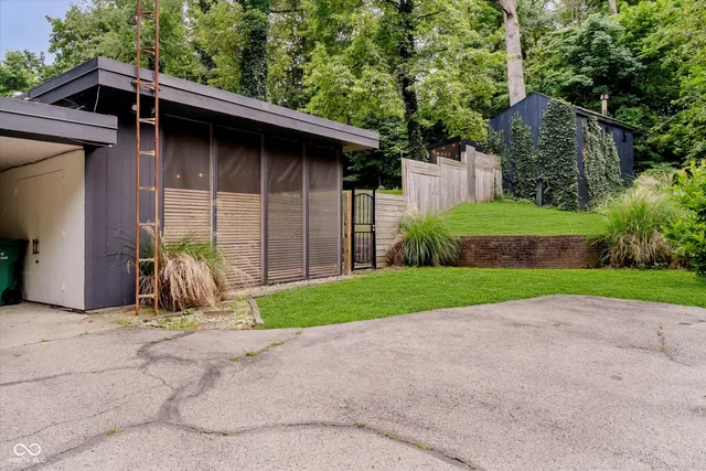 $395,000 | 701 Hawthorn Road, New Castle, IN 47362