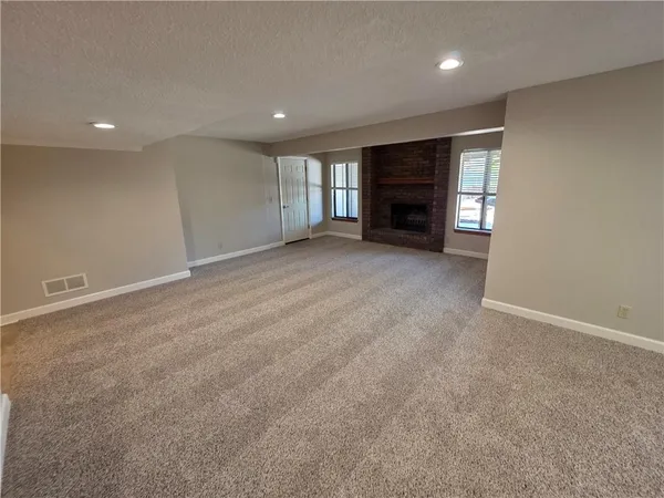 $675,000 | 201 East 177th Street, Belton, MO 64012