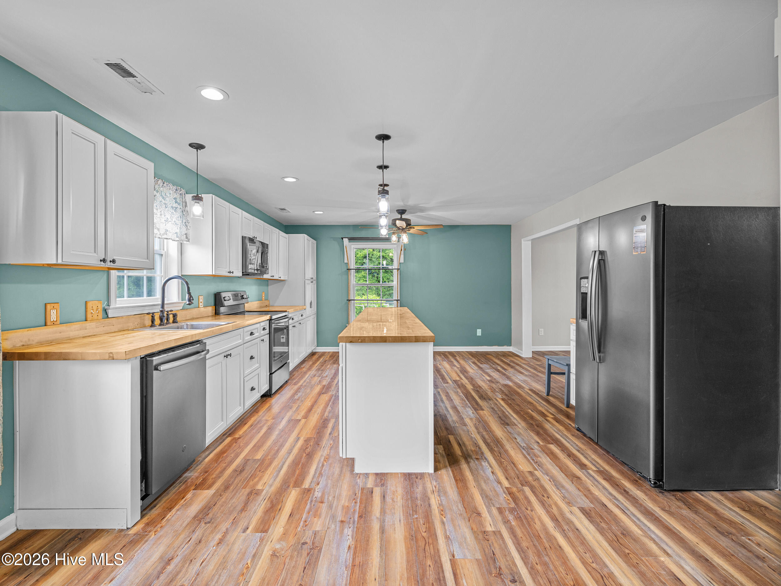 305 Rivers Edge Court Jacksonville, NC 28540 - Photo 9 of 37