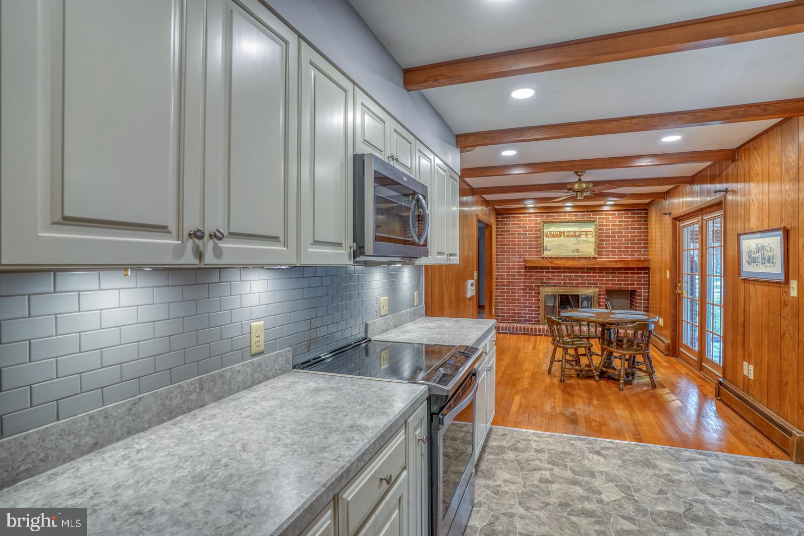 638 South Old Mill Road Dover, DE 19901 - Photo 14 of 39 Kitchen w/under cabinet lights