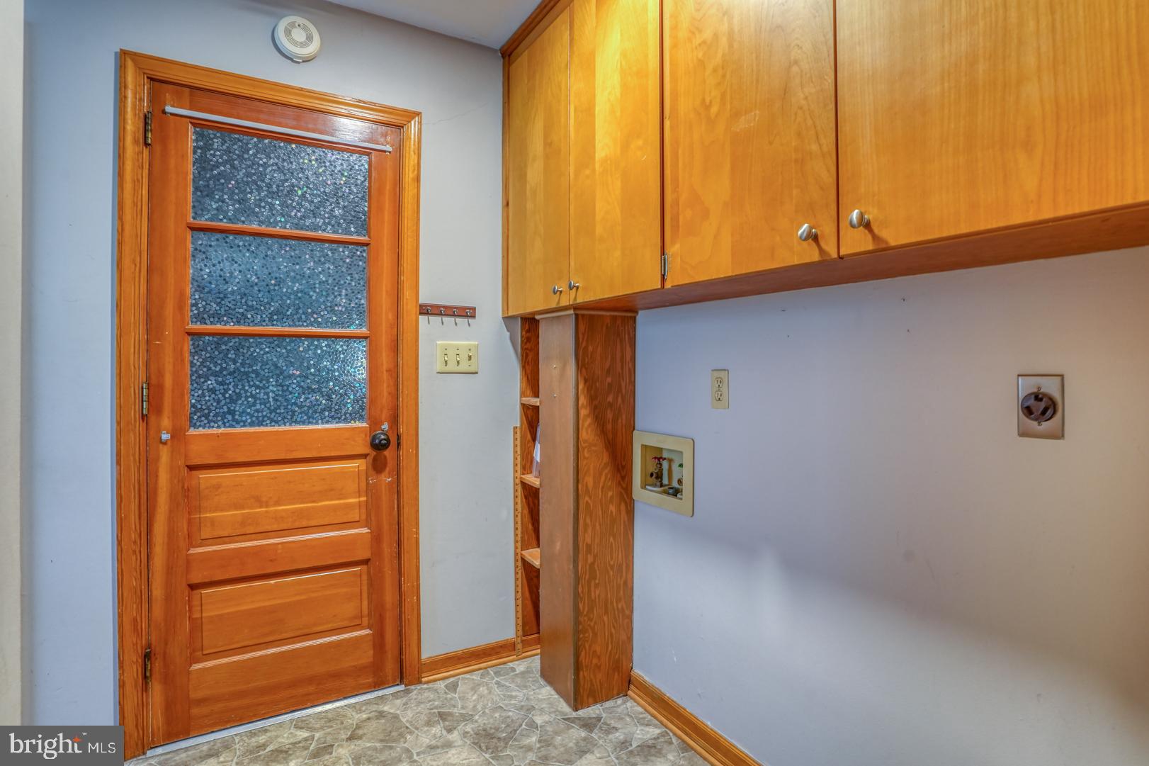 638 South Old Mill Road Dover, DE 19901 - Photo 28 of 39 Laundry room with access to oversized garage
