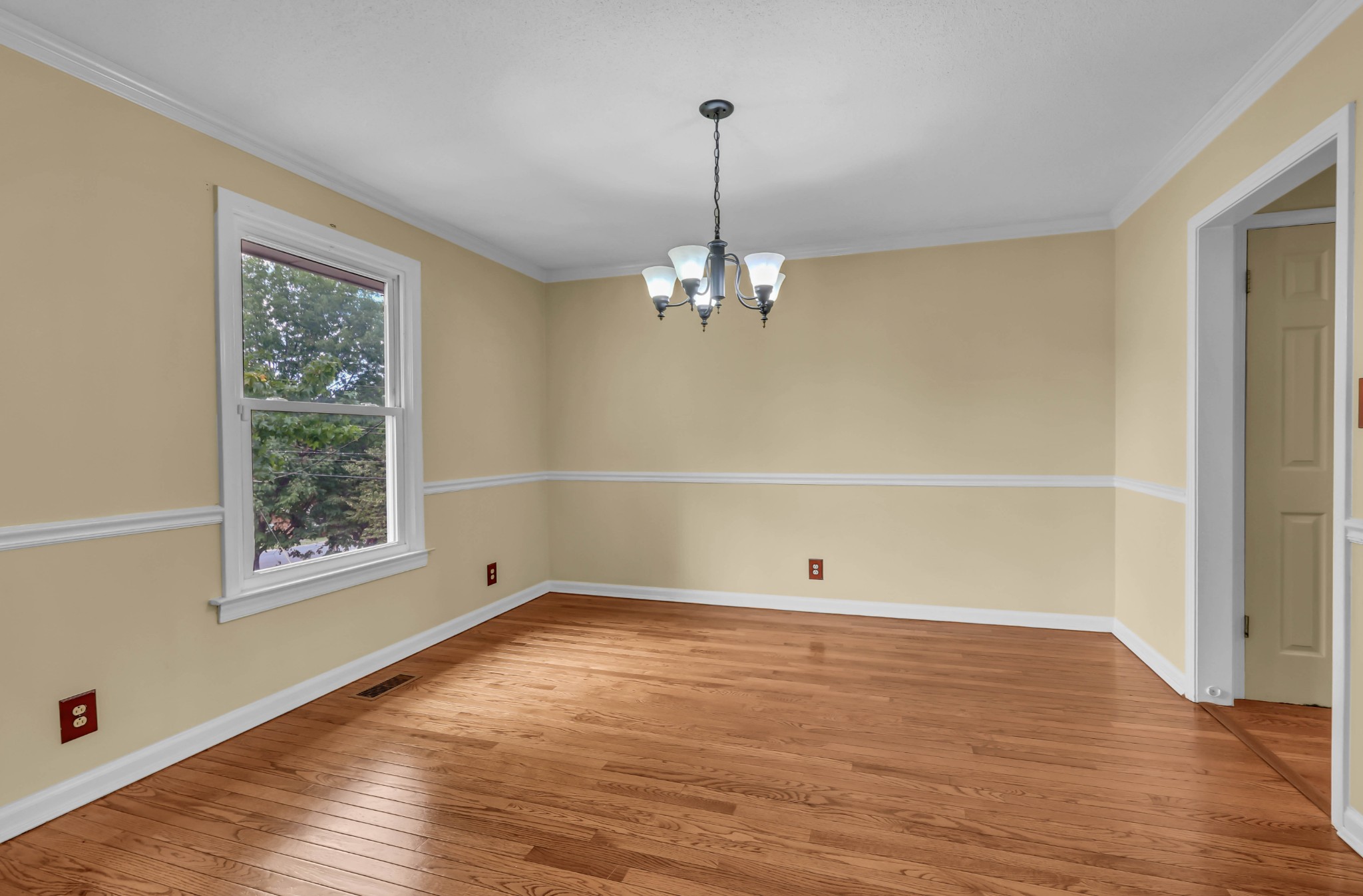 1245 Cloverdale Drive Clarksville, TN 37040 - Photo 10 of 38 Gallery Image 10