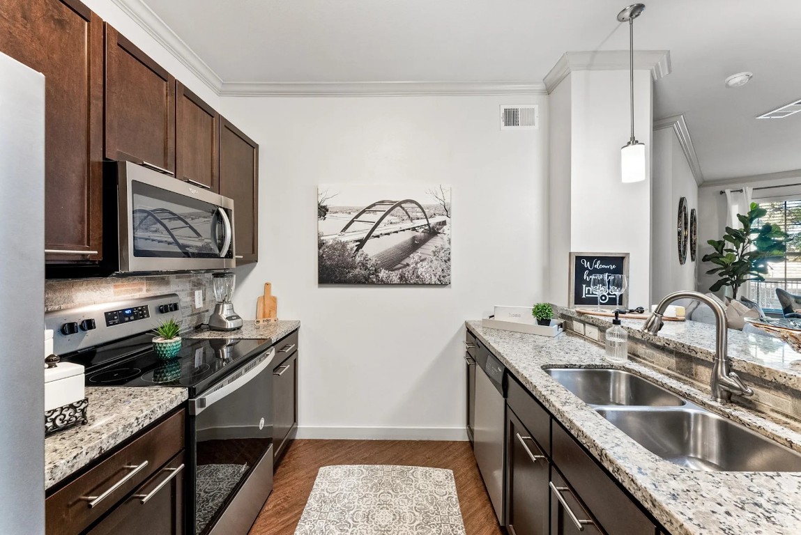 10800 Lakeline Boulevard, Unit 7301 Austin, TX 78717 - Photo 5 of 16 Up To One Month Free on Select Units Don’t miss out on this limited-time offer — contact our team today to learn more and find the perfect unit for you!