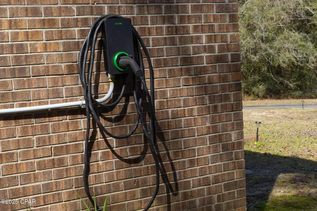 $267,900 | 450 Roberts Drive, DeFuniak Springs, FL 32433