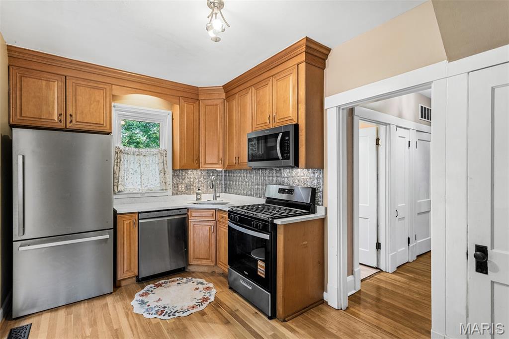 329 Stark Court Webster Groves, MO 63119 - Photo 20 of 63 Gallery Image 20