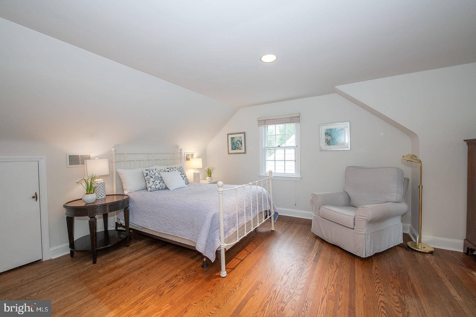 120 Pine Tree Road Radnor, PA 19087 - Photo 29 of 37 Huge upstairs bedroom with lots of extra storage