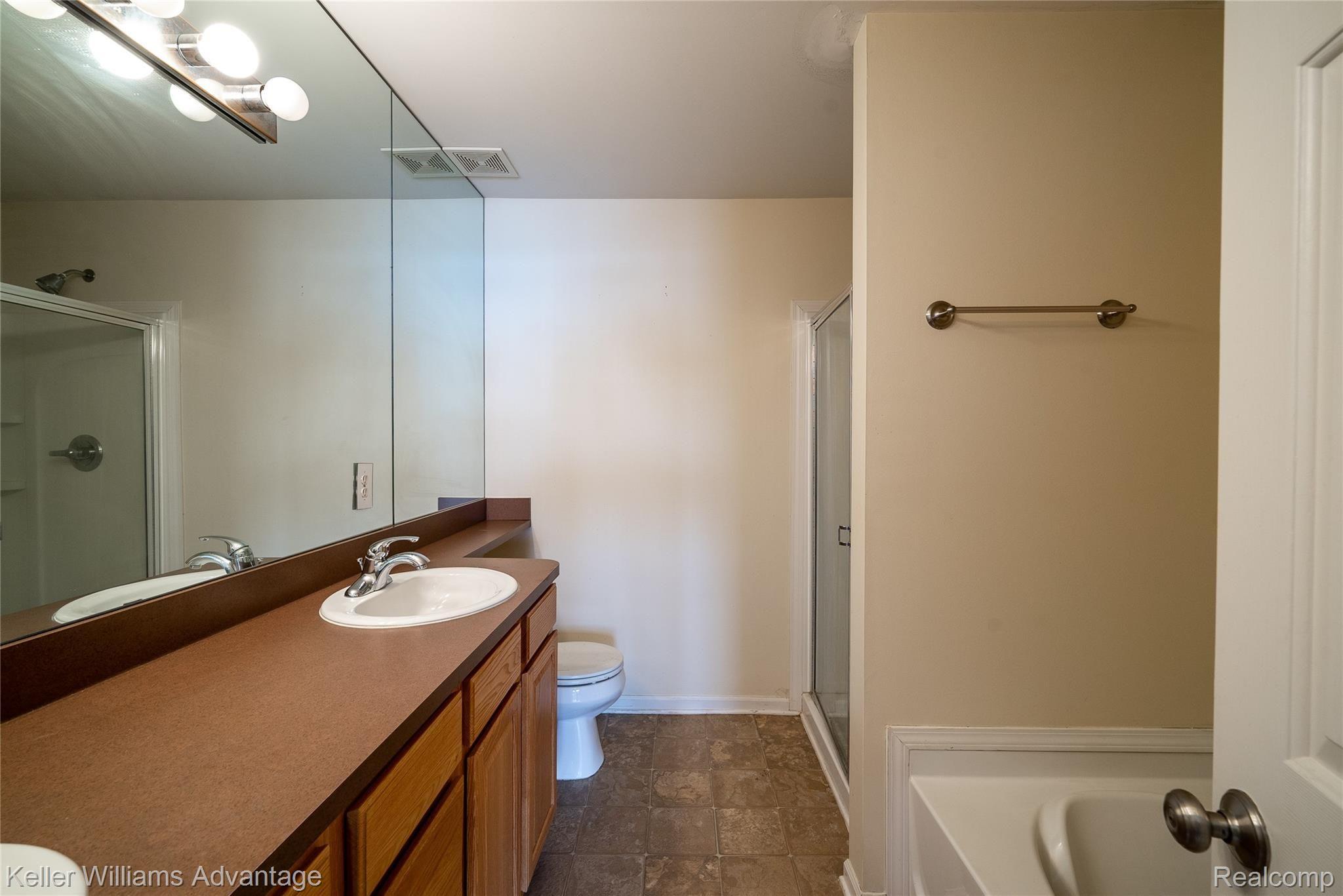 10143 Ridge Run Street Howell, MI 48855 - Photo 16 of 32 RidgeRunSt_10143_Full Bath A1.jpg
