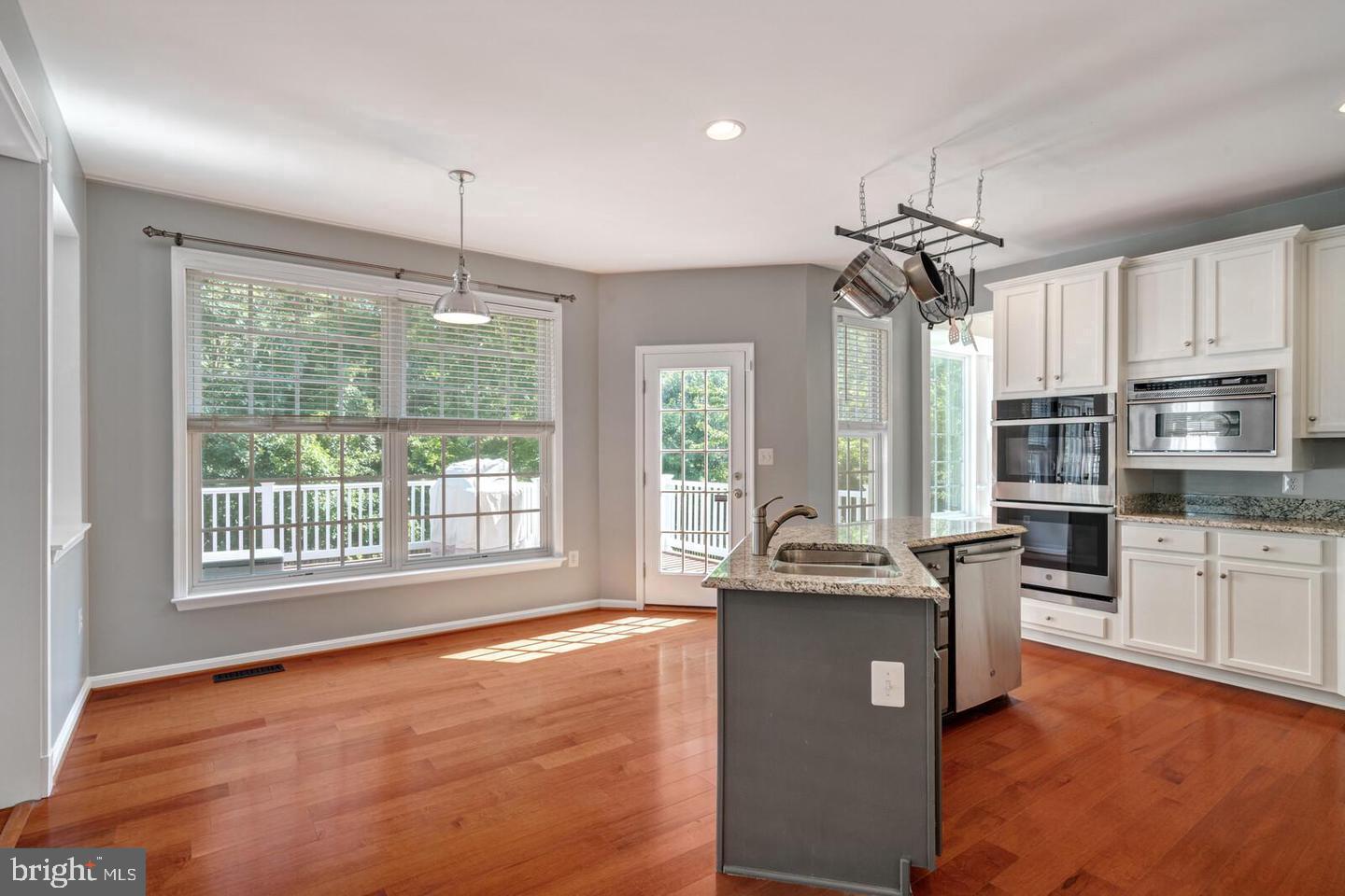 14036 Albert Way Gainesville, VA 20155 - Photo 11 of 35 Kitchen with eat-in area for table