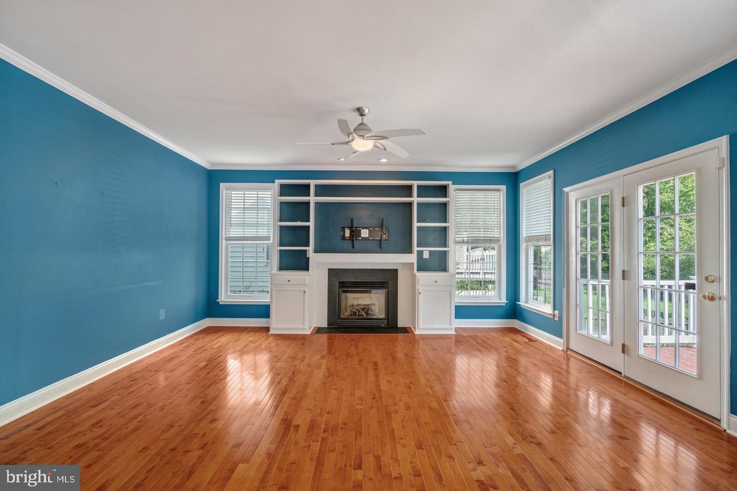 14036 Albert Way Gainesville, VA 20155 - Photo 14 of 35 Family room with Fireplace and Built-ins