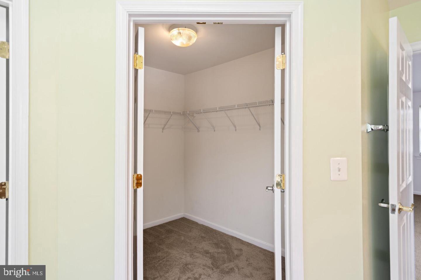 14036 Albert Way Gainesville, VA 20155 - Photo 21 of 35 Walk in closet owners suite perc!