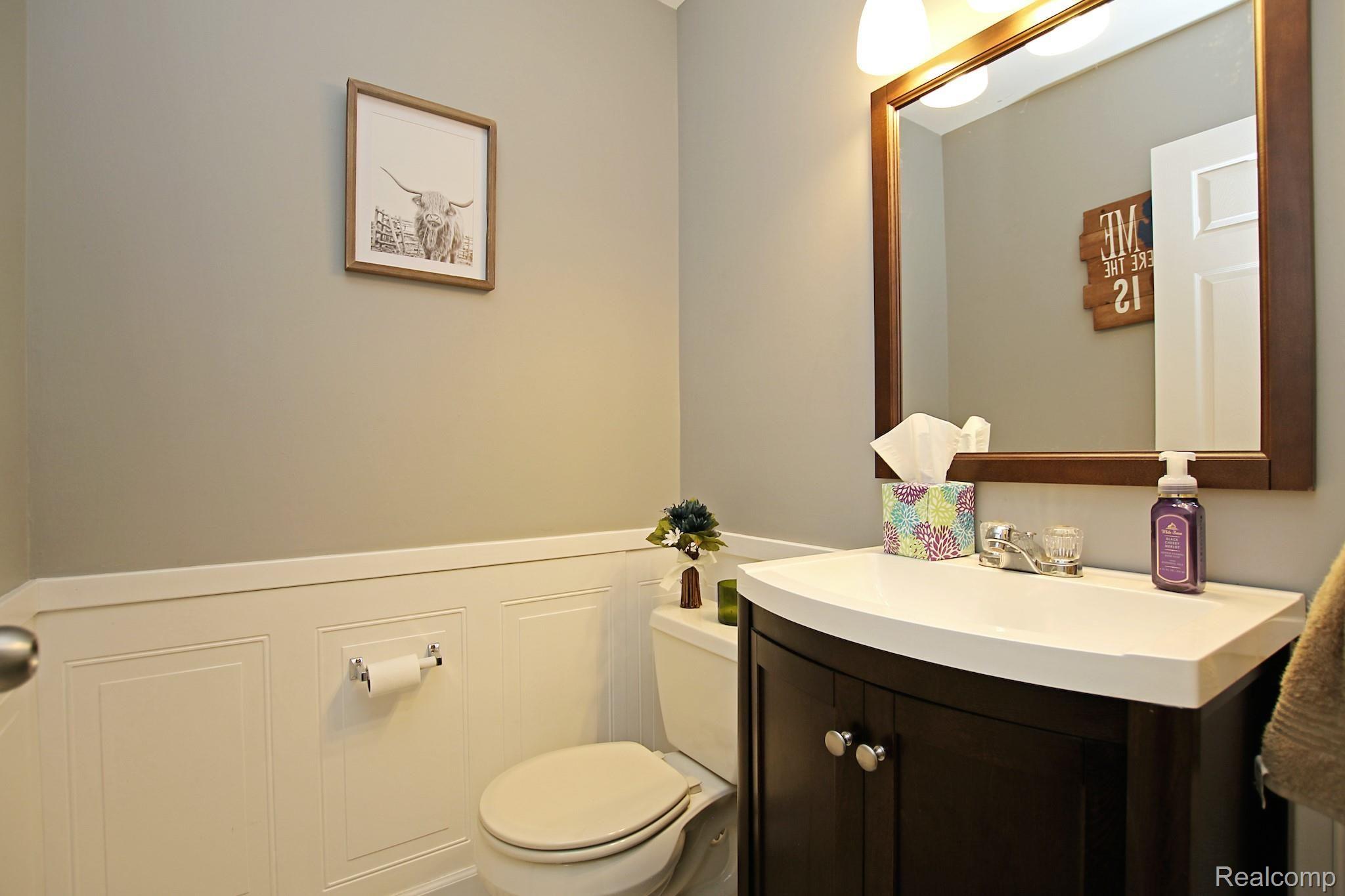 5466 Torrey Road Flint, MI 48507 - Photo 18 of 45 22) Family Room Half Bath.jpg
