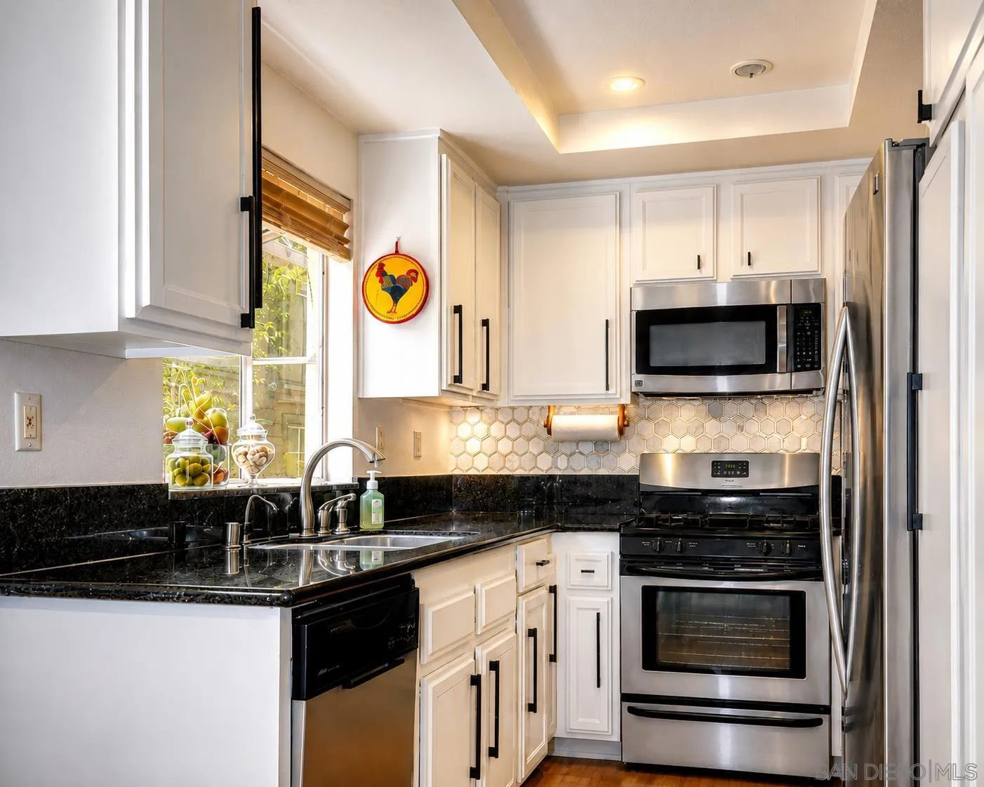 8314 South Somerset Ranch Road, Unit : A Paramount, CA 90723 - Photo 4 of 12 Kitchen
