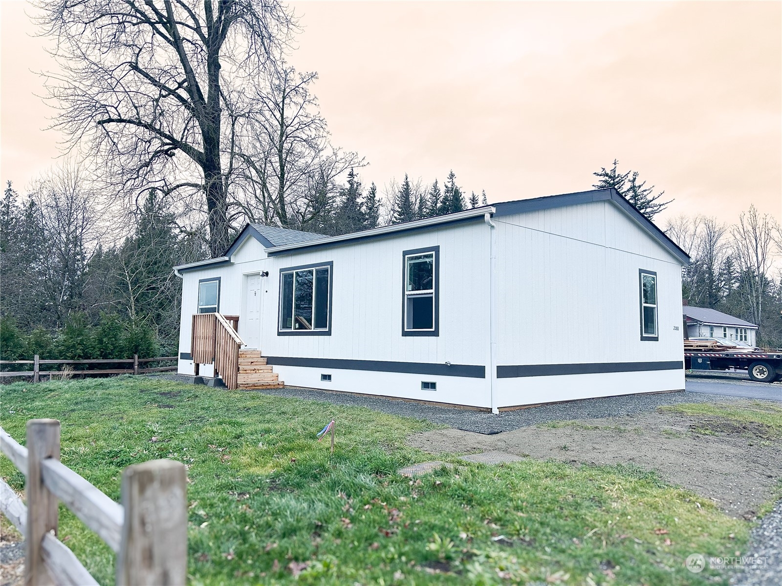 2088 Front Street Lynden, WA 98264 - Photo 2 of 18 Gallery Image 2