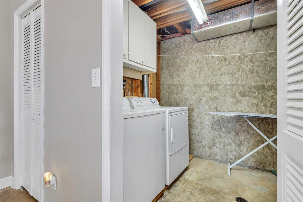 432 Arch Mill Road Buchanan, VA 24066 - Photo 52 of 72 a utility room with dryer and washer