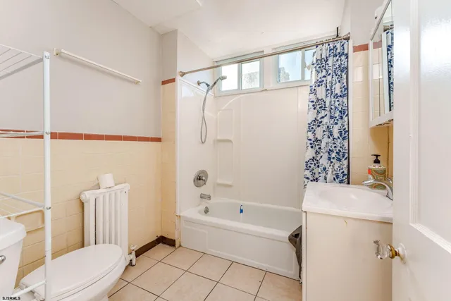 $1,800 | 16 South Oakland Avenue, Unit 2, Ventnor City, NJ 08406