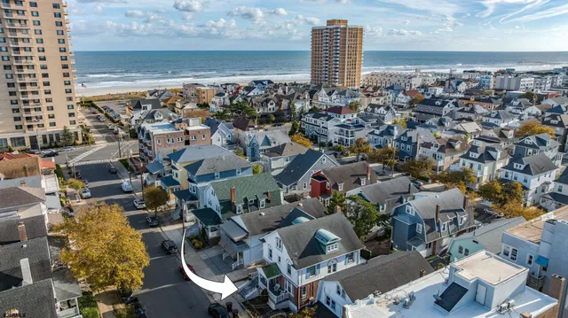 $1,800 | 16 South Oakland Avenue, Unit 2, Ventnor City, NJ 08406