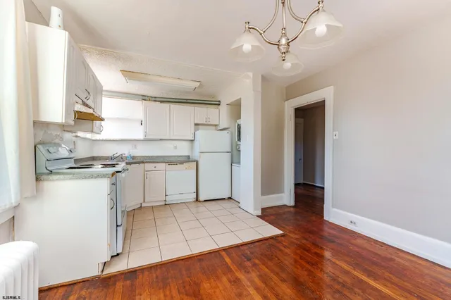 $1,800 | 16 South Oakland Avenue, Unit 2, Ventnor City, NJ 08406