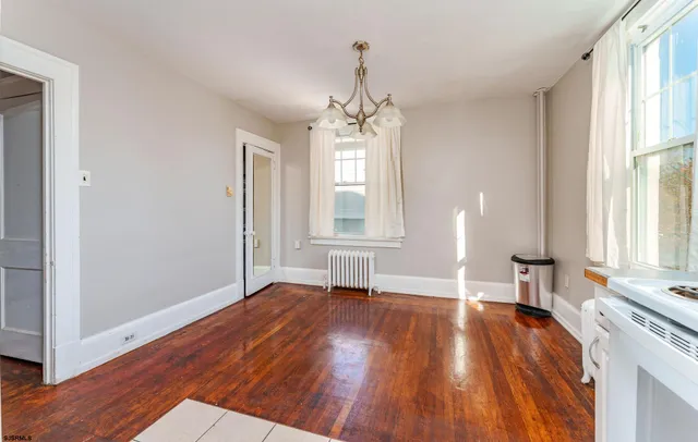 $1,800 | 16 South Oakland Avenue, Unit 2, Ventnor City, NJ 08406