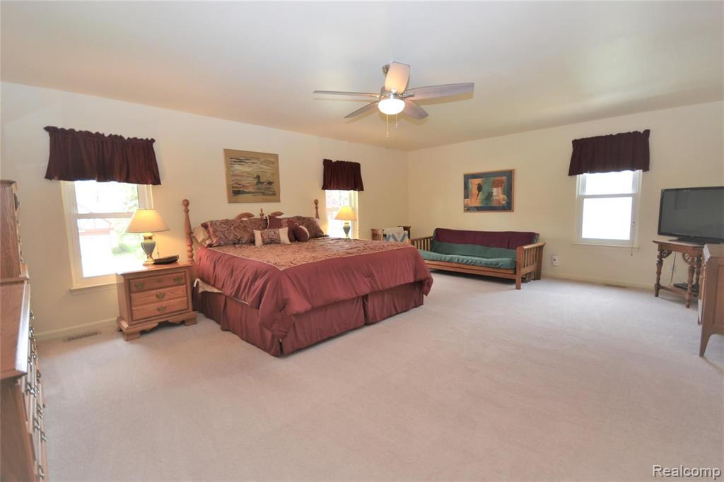 35444 Fredericksburg Road Farmington Hills, MI 48331 - Photo 19 of 52