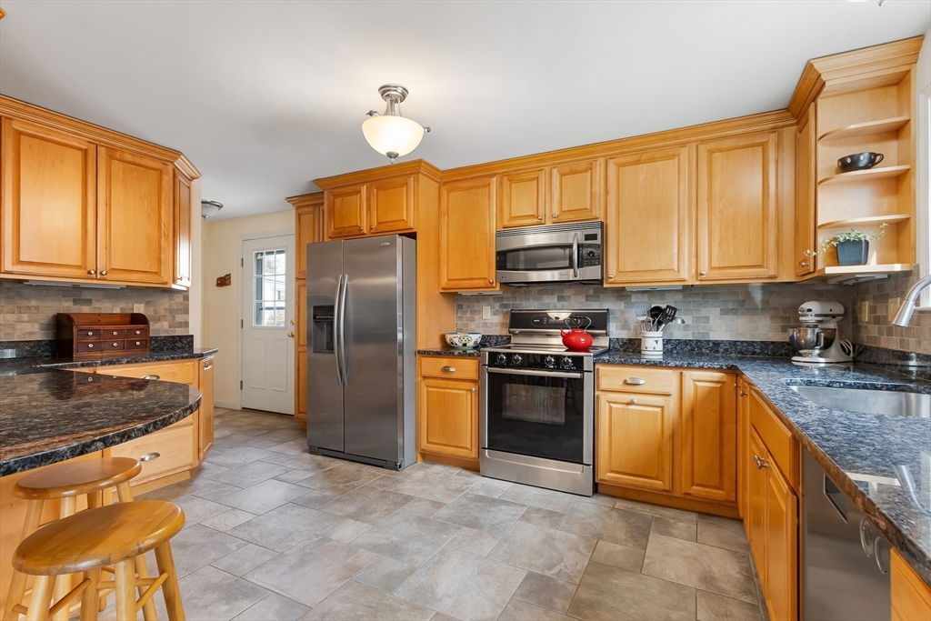 24 Barnesdale Road Natick, MA 01760 - Photo 4 of 38 Gallery Image 4