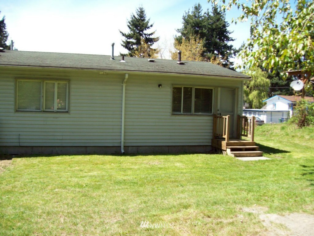 614 Index Avenue Northeast Renton, WA 98056 - Photo 12 of 14 a view of a backyard