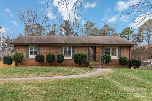 $2,600 | 405 Hillcrest Drive, Huntersville, NC 28078