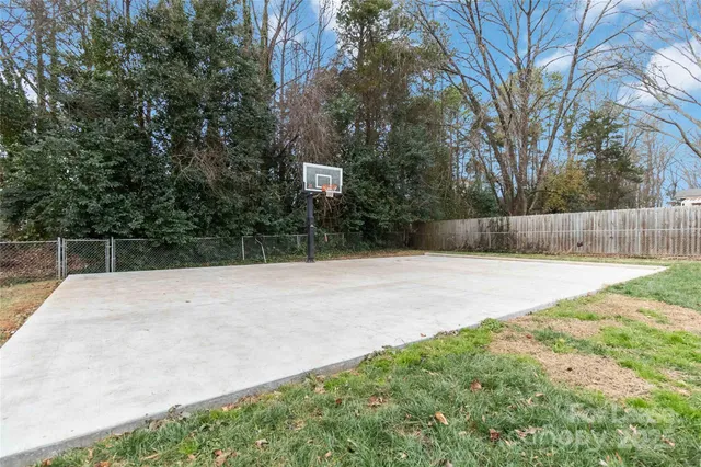 $2,600 | 405 Hillcrest Drive, Huntersville, NC 28078