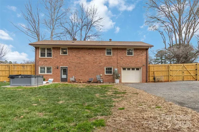 $2,600 | 405 Hillcrest Drive, Huntersville, NC 28078