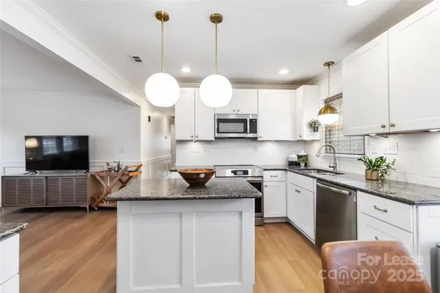 $2,600 | 405 Hillcrest Drive, Huntersville, NC 28078