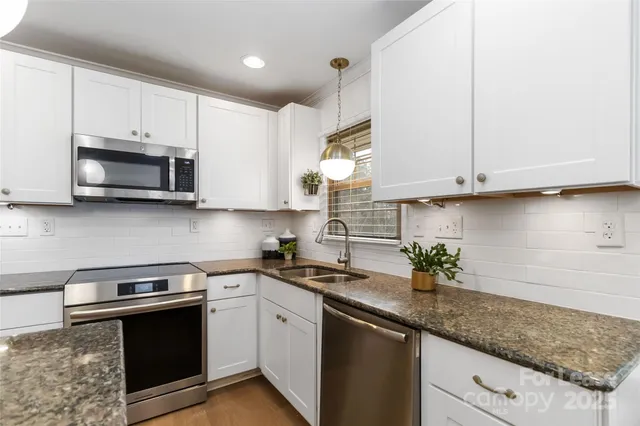 $2,600 | 405 Hillcrest Drive, Huntersville, NC 28078